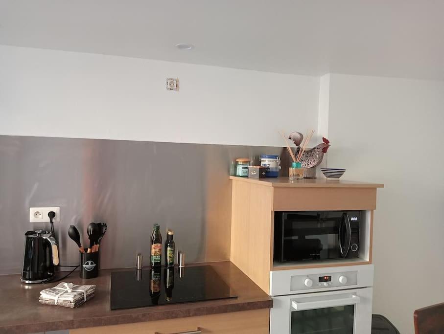 Maison De Village Avec Superbe Vue Cuq  ภายนอก รูปภาพ