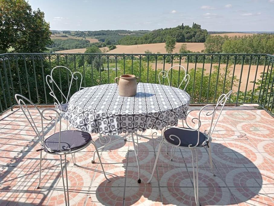 Maison De Village Avec Superbe Vue Cuq  ภายนอก รูปภาพ